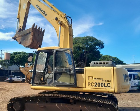 ESCAVADEIRA KOMATSU PC200LC-7 ANO 2007