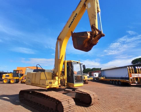 ESCAVADEIRA KOMATSU PC200LC-7 ANO 2007